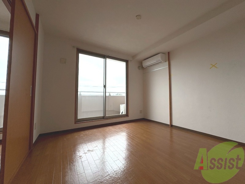 居室・リビング　１０帖のリビングです。お部屋を広く使えます。