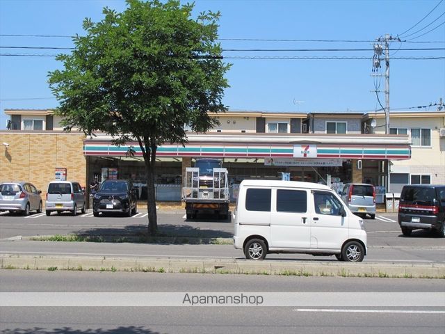 コンビニ　セブンイレブン（コンビニ）まで516m