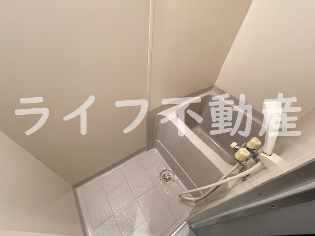 バス・シャワールーム　落ち着いた空間のお風呂です