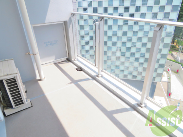 バルコニー　とても広いバルコニーですね。羨ましいです。