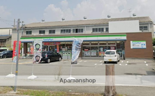 コンビニ　ファミリーマート（コンビニ）まで388m