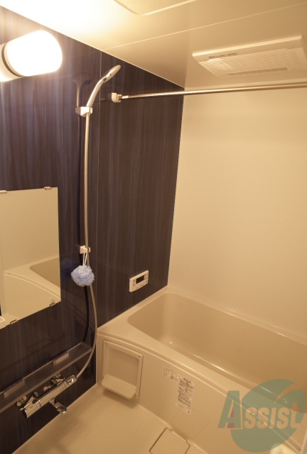 バス・シャワールーム　バスルームは広さがあって一日の疲れが癒せます。