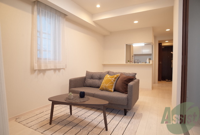 居室・リビング　カウンターキッチンが可愛らしい綺麗なお部屋です。