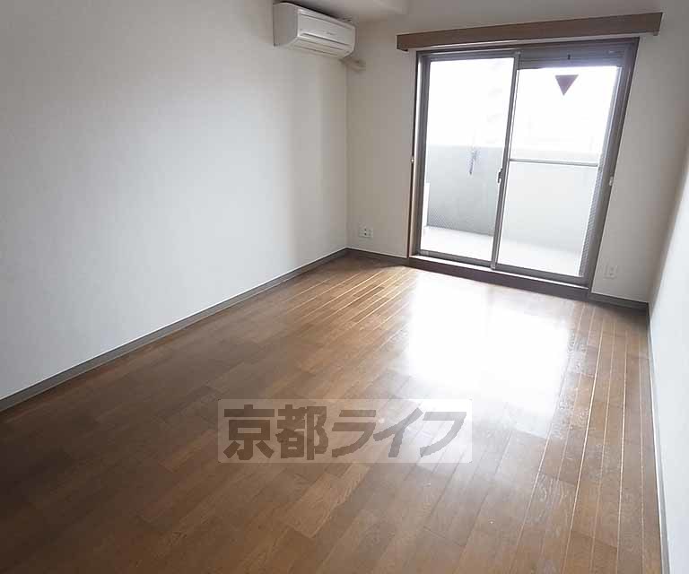 居室・リビング　明るい室内。