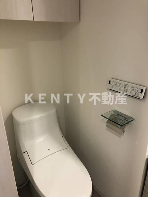 トイレ　落ち着いた色調のトイレです