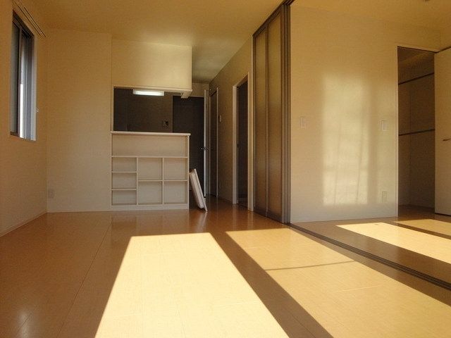 居室・リビング　２面採光南向きリビング