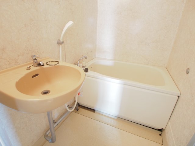 バス・シャワールーム　洗面台あり