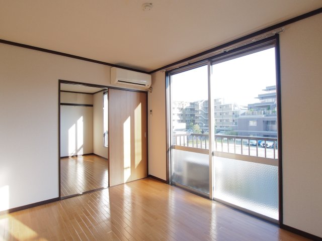 居室・リビング　洋室（西側）６帖