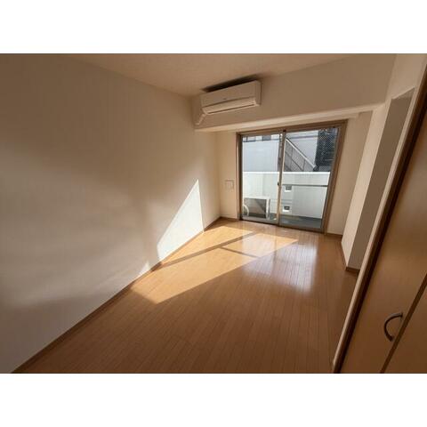 居室・リビング　こちらのリビングで趣味の時間をお楽しみください