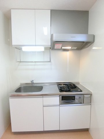 キッチン　二口ガスコンロ/グリル付きシステムキッチンです☆窓があるので