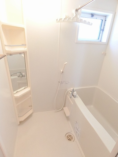 バス・シャワールーム　浴室暖房乾燥機＆物干しバー付きバスルーム！外に干せないお洗濯