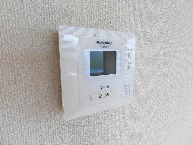 セキュリティ　防犯対策に有効なカメラ付きインターホン☆突然の来客にもバッチ