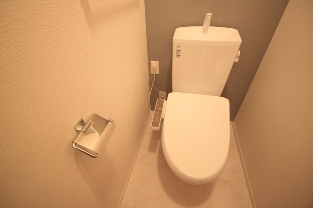 近鉄大阪線 五位堂駅 徒歩6分 3階建 築4年のトイレ写真