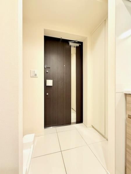 玄関　収納もある玄関です