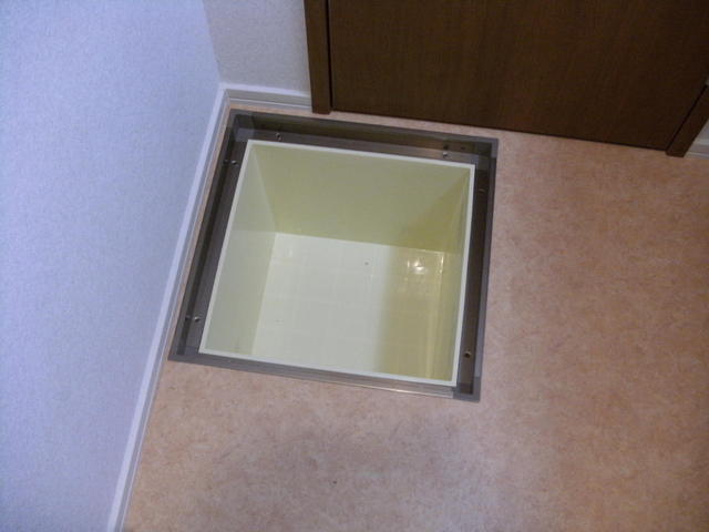 その他　床下収納完備