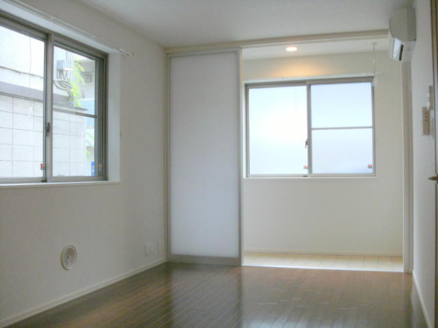 居室・リビング　★２面採光・角部屋★