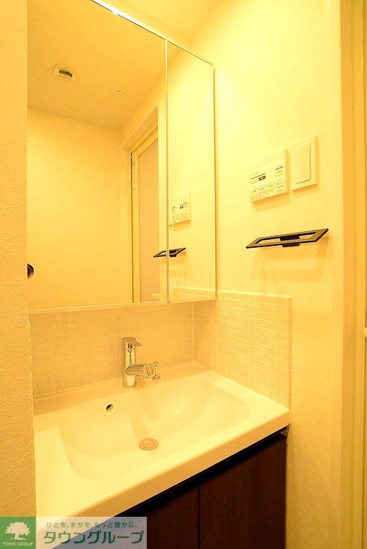 洗面設備　カラータイプ異なります