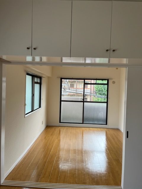 眺望　【洋室】他の部屋の写真ですが、同様に白を基調に塗装予定