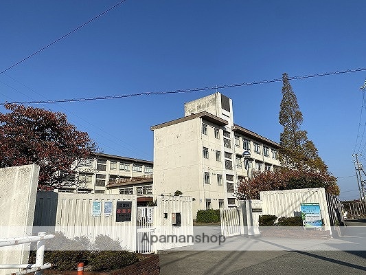 小学校　高砂市立小学校伊保南小学校（小学校）まで912m