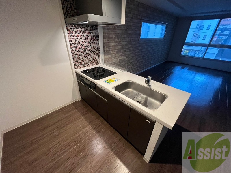 キッチン　システムキッチン完備で３口ついているので料理もできます！