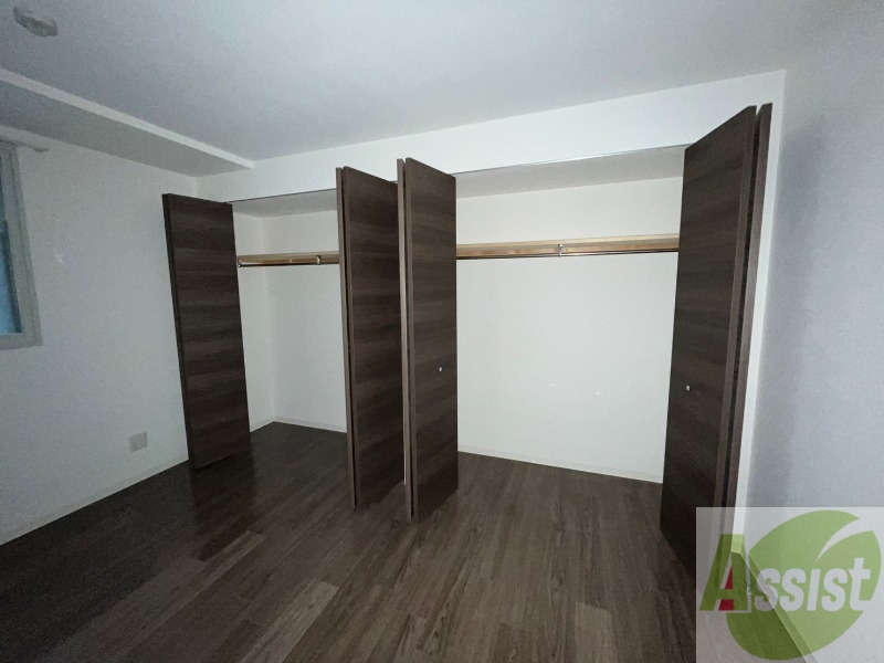 収納　クローゼットは奥行きもあり、荷物が多い方でも安心です。