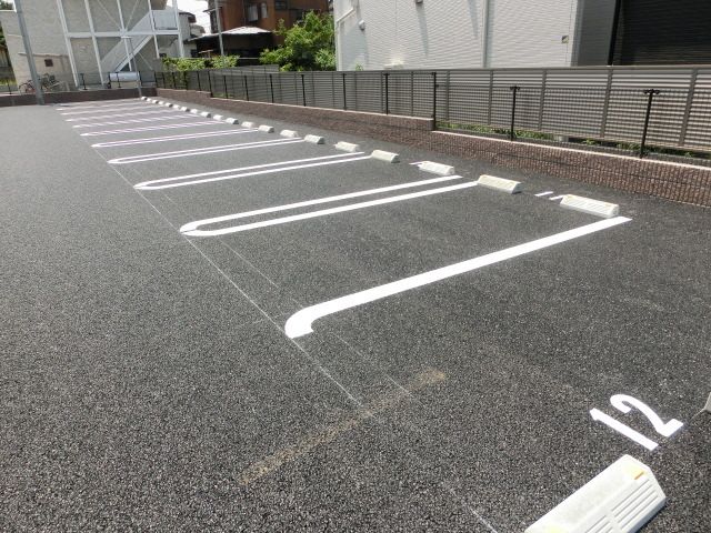 駐車場　敷地内駐車場あります