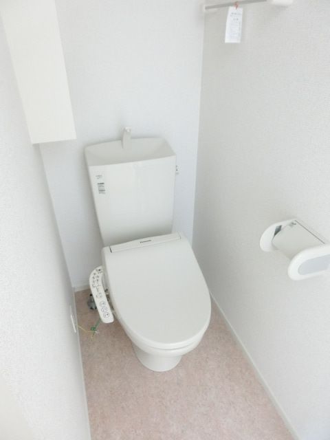 トイレ　洗浄機能付きです