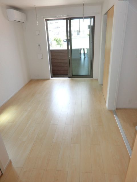 居室・リビング　採光の良い明るいお部屋です