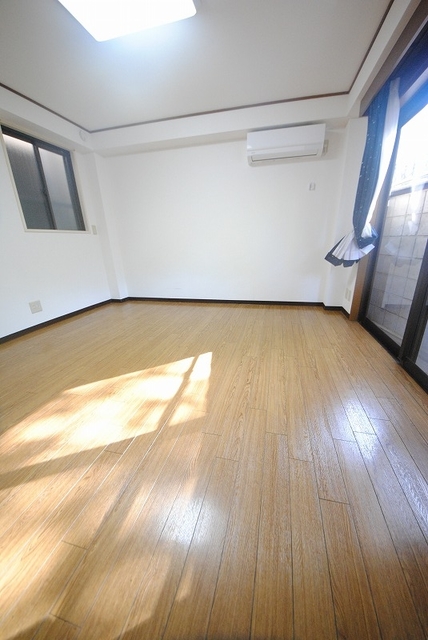 居室・リビング　写真は１０２号室