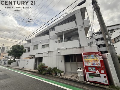 建物外観　オートロックで外部の人間が簡単に出入りできないため安心です。