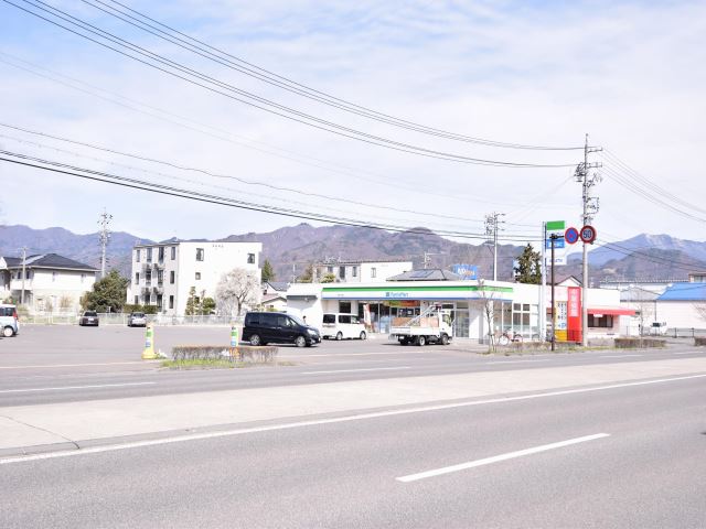 コンビニ　ファミリーマート（コンビニ）まで340m