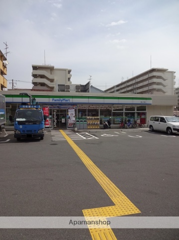 コンビニ　ファミリーマート（コンビニ）まで400m
