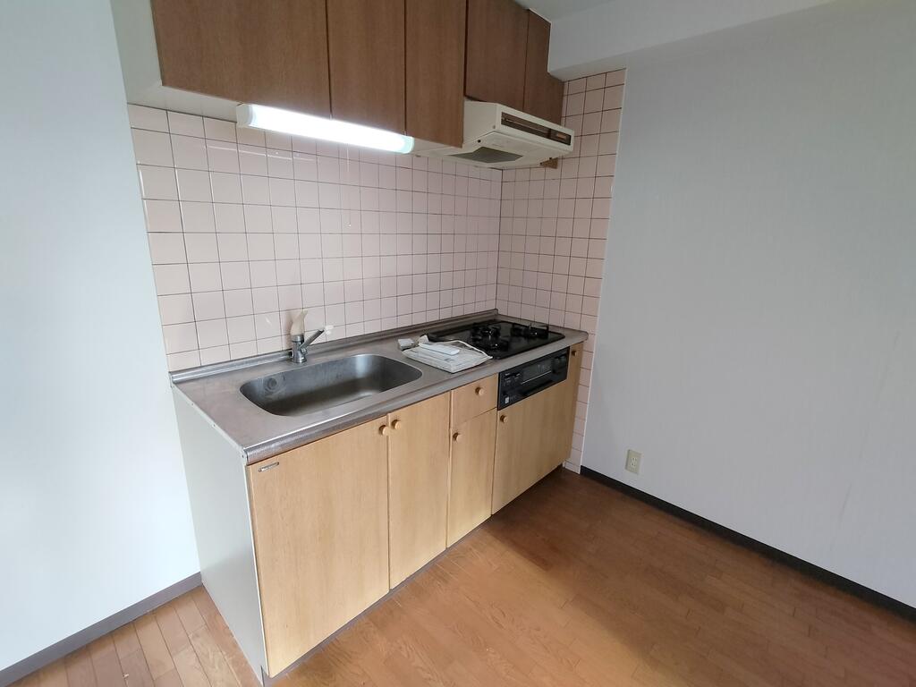 キッチン　作業台との一体感が嬉しいシステムキッチン付きです♪
