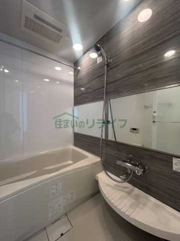 バス・シャワールーム　別部屋の画像になります。