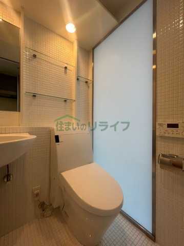 トイレ　別部屋の画像になります。
