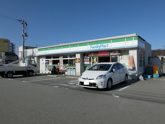 コンビニ　ファミリーマート（コンビニ）まで564m