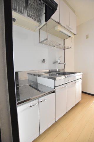 キッチン　同物件、別部屋のお写真となります。ご参考までにご覧ください
