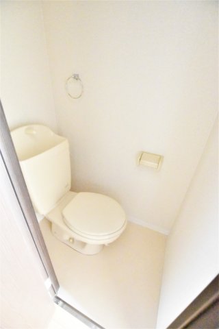 トイレ　同物件、別部屋のお写真となります。ご参考までにご覧ください