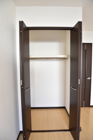 収納　同物件、別部屋のお写真となります。ご参考までにご覧ください