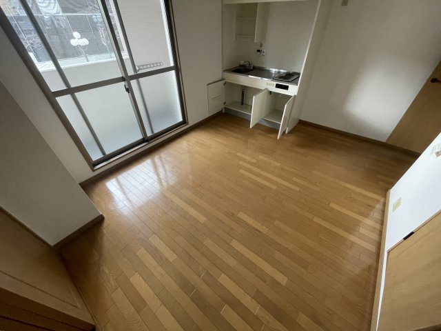 居室・リビング　エアコン付きで快適に過ごせます♪