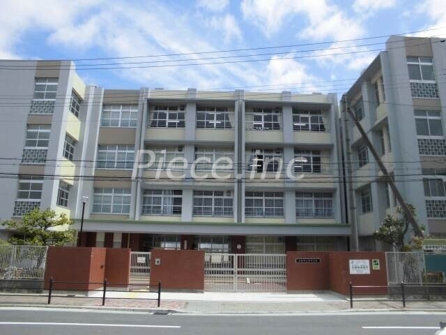 中学校　大阪市立緑中学校（中学校）まで586m
