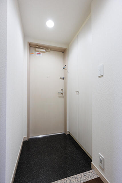 玄関　※写真は同タイプ住戸です。