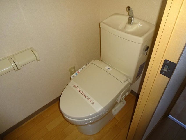 トイレ　掲載写真は同型の左右反転の部屋を掲載しております。仕様等が異