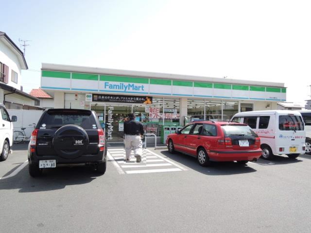コンビニ　ファミリーマート（コンビニ）まで876m