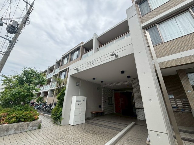 エントランス　詳細は、RISUMO江坂本店までお問合せください♪