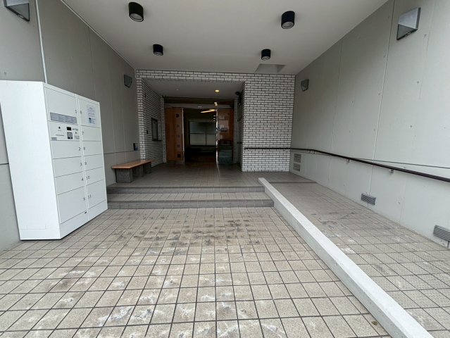 エントランス　詳細は、RISUMO江坂本店までお問合せください♪