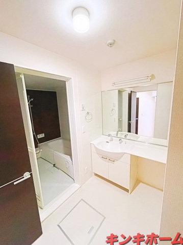 洗面設備　写真は別のお部屋です。