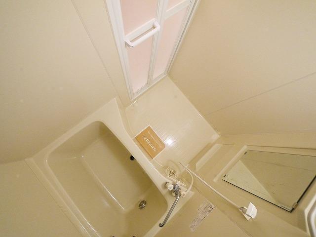バス・シャワールーム　落ち着いた空間のお風呂です
