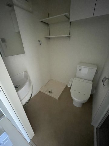 トイレ　同建物反転タイプを表示しています