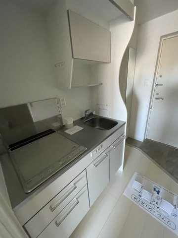 キッチン　同建物反転タイプを表示しています